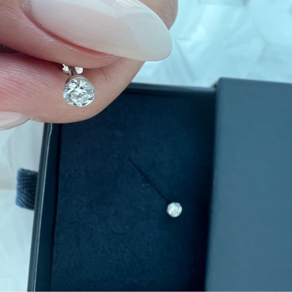Maria Tash Invisible Diamond Threaded Stud Earring 3.8mm - Picture 4 of 4